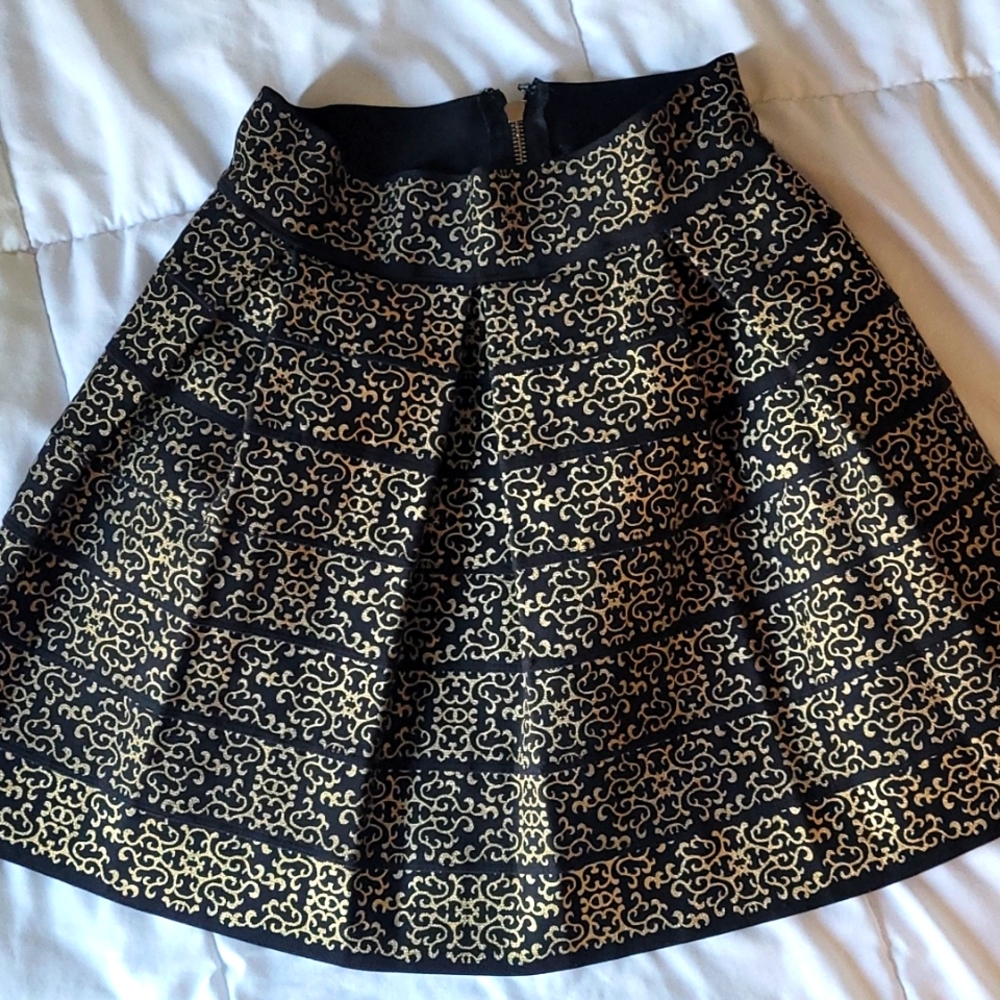 Guess holiday skirt NWOT